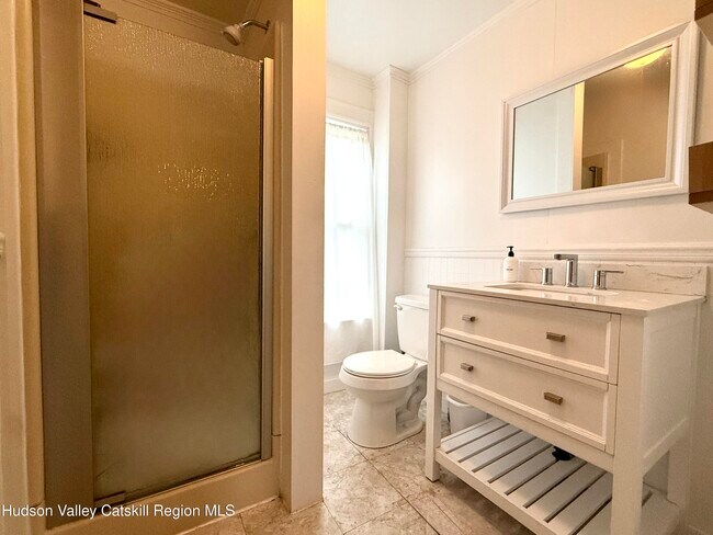 Building Photo - 5 Clum Hill Rd