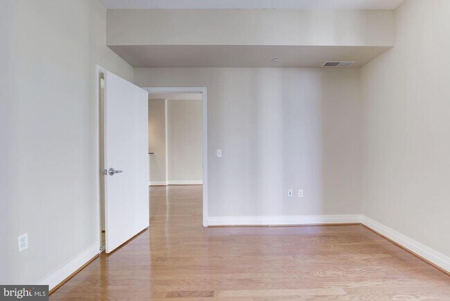 Building Photo - 2120 Vermont Ave NW