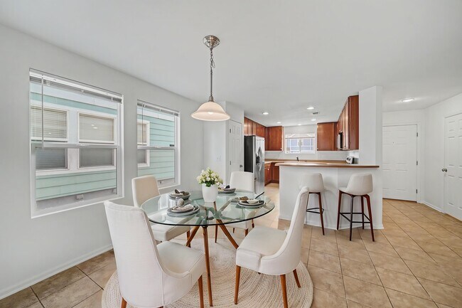 Building Photo - 5772 Ceylon St