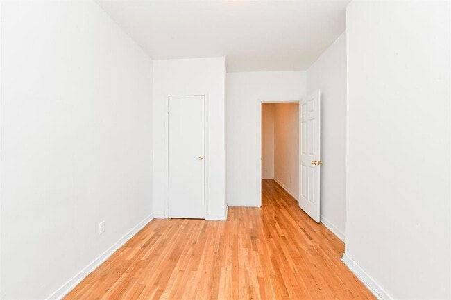 Building Photo - 118 Adams St