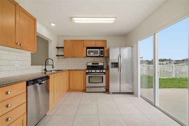Building Photo - 10604 Lakeside Vista Dr