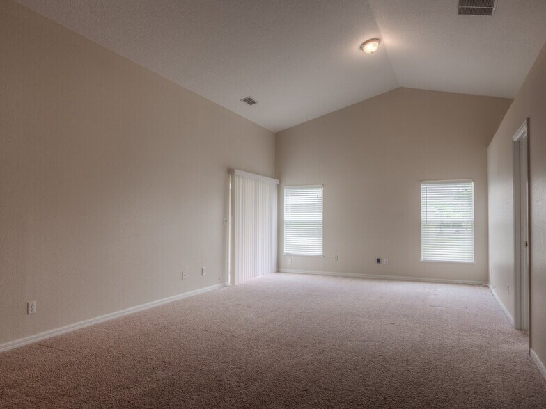 Building Photo - 4612 Woodford Dr