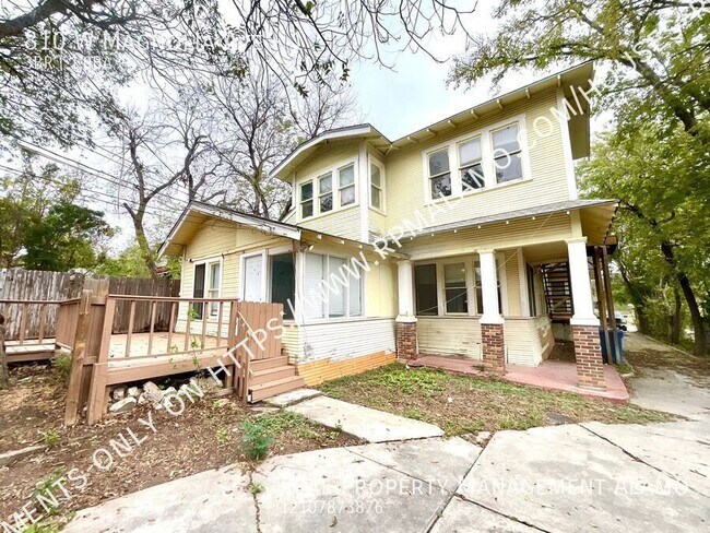 Building Photo - 810 W Magnolia Ave