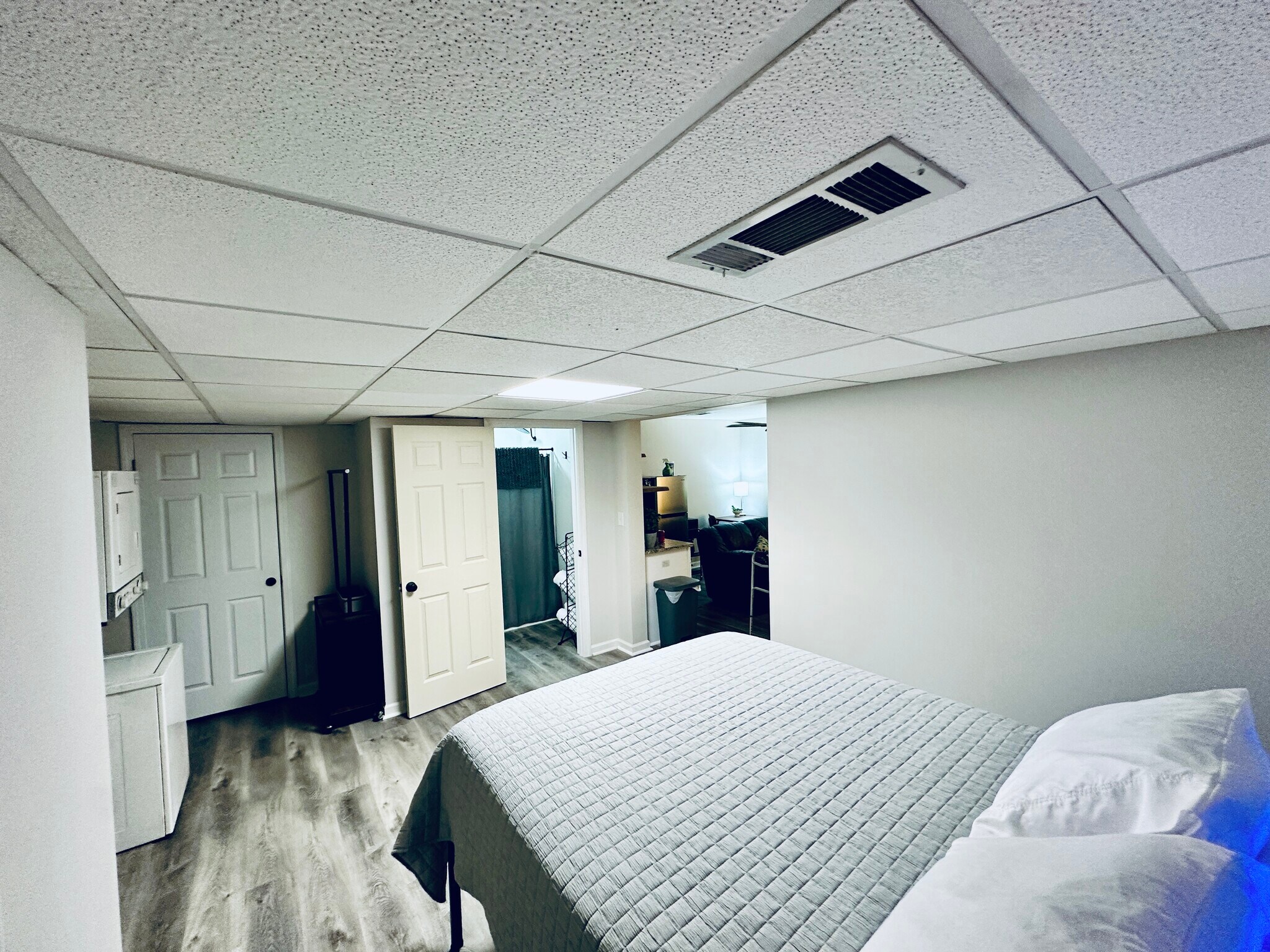 Building Photo - 3210 Glasco Dr