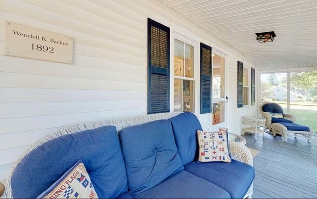 Building Photo - 428 Main St