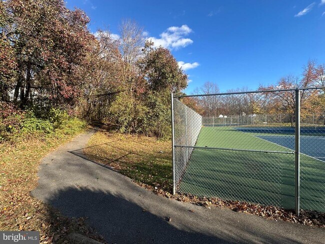 Building Photo - 11445 Deepwood Dr