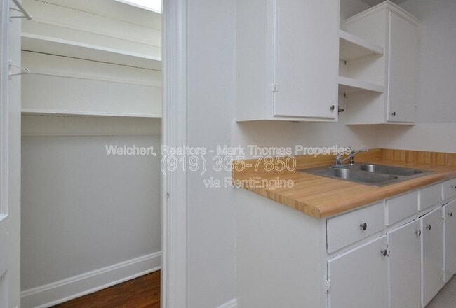 Building Photo - 2602 Vineyard St