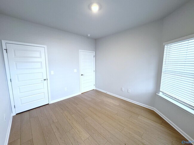 Building Photo - 169 Little Britain St