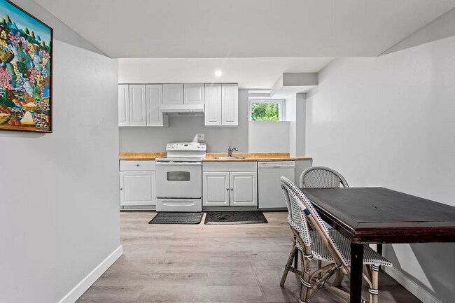 Building Photo - 9901 Ashburton Ln