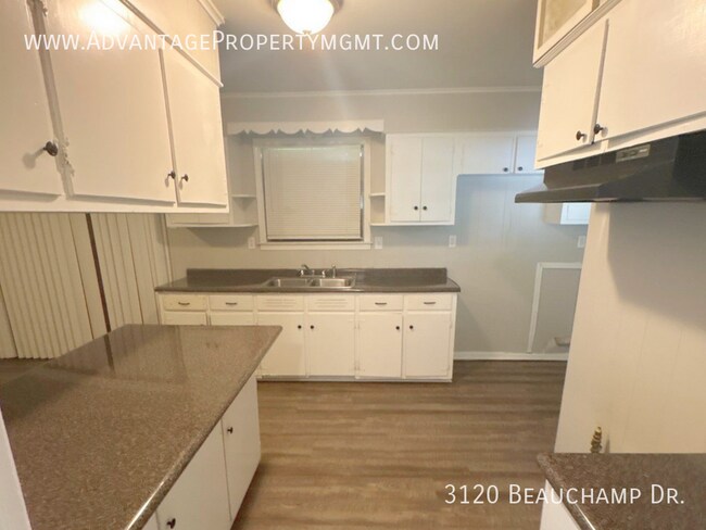 Building Photo - 3120 Beauchamp Dr