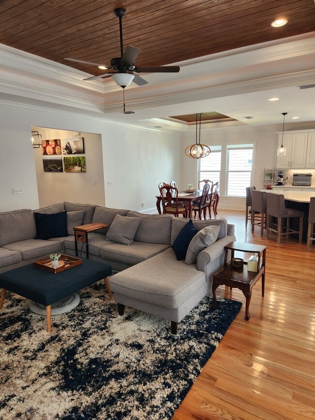 Building Photo - 5855 Vlg Rdg Wy