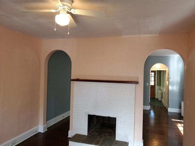 Building Photo - 113 Charles St