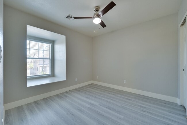 Building Photo - NW!!! 4 bedrooms!!! Pool and Spa!!! All ti...