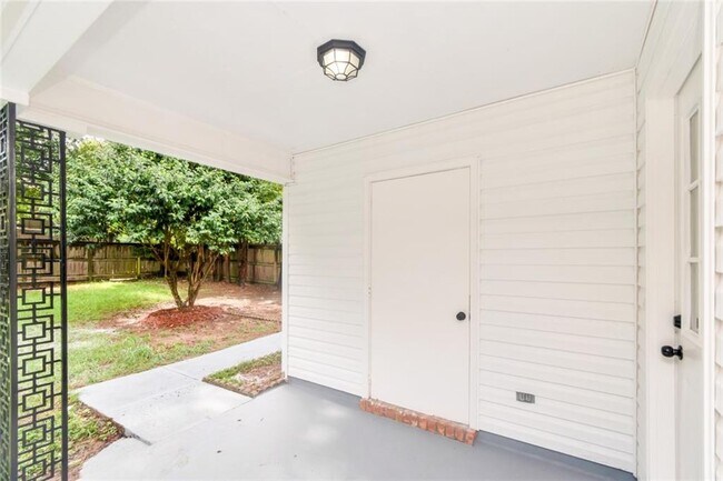 Building Photo - 1117 Pinemont Dr