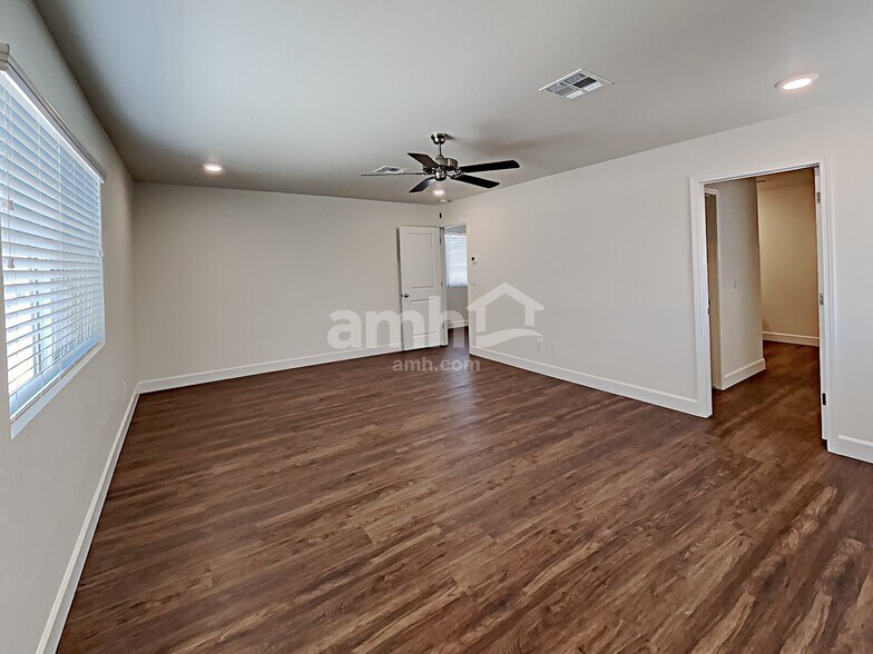 Building Photo - 9611 Harkes Dr