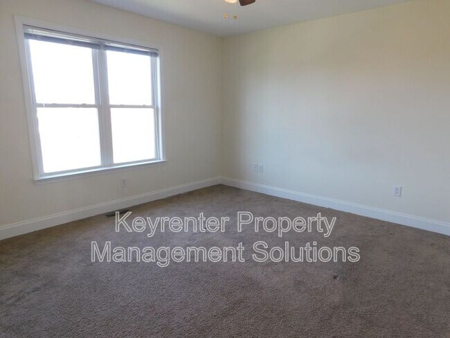 Building Photo - 20 Enchanted View Cir