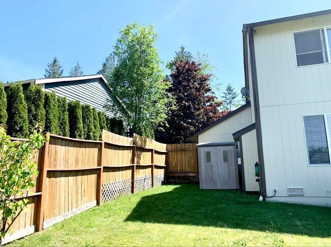 Building Photo - House in quiet Silverdale neighborhood