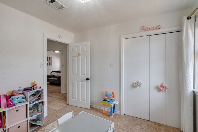 Building Photo - Beautiful 3-Bedroom home!