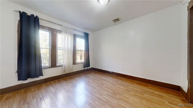 Building Photo - 173 Grote St