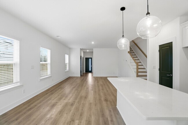 Building Photo - New Construction Townhome Minutes from Uptown