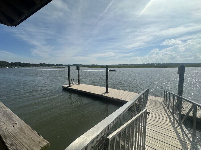 Building Photo - Amazing Four Bedroom Home Located Close to Alljoy Beach with Community Dock Access in Bluffton!
