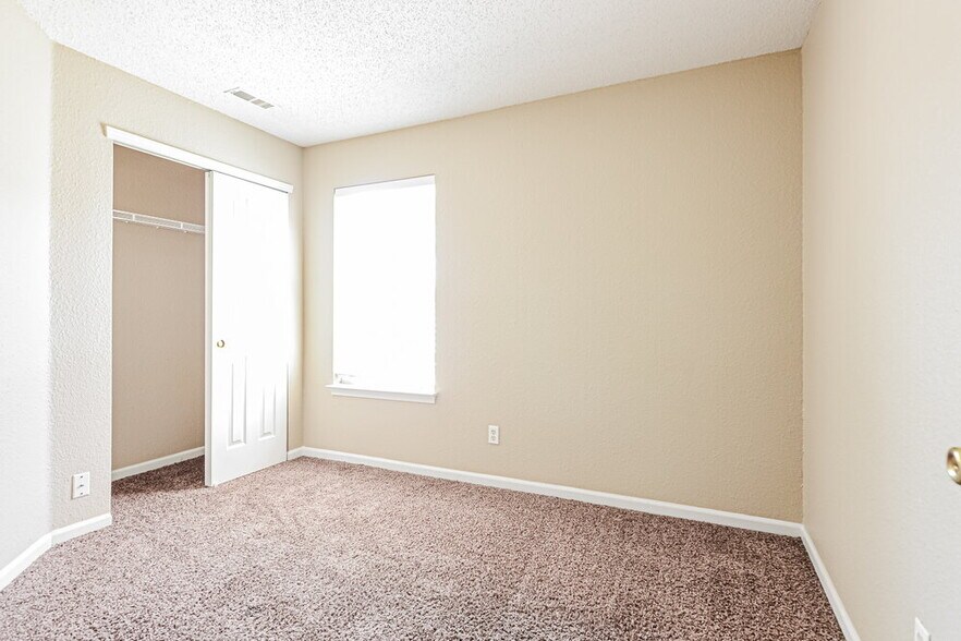 Building Photo - 1240 Cutler Ln