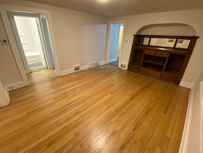 Building Photo - 3822 W Mt Vernon Ave