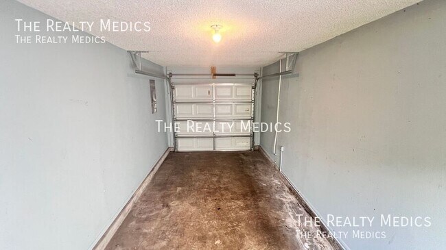 Building Photo - 153 Becky Thatcher Ct