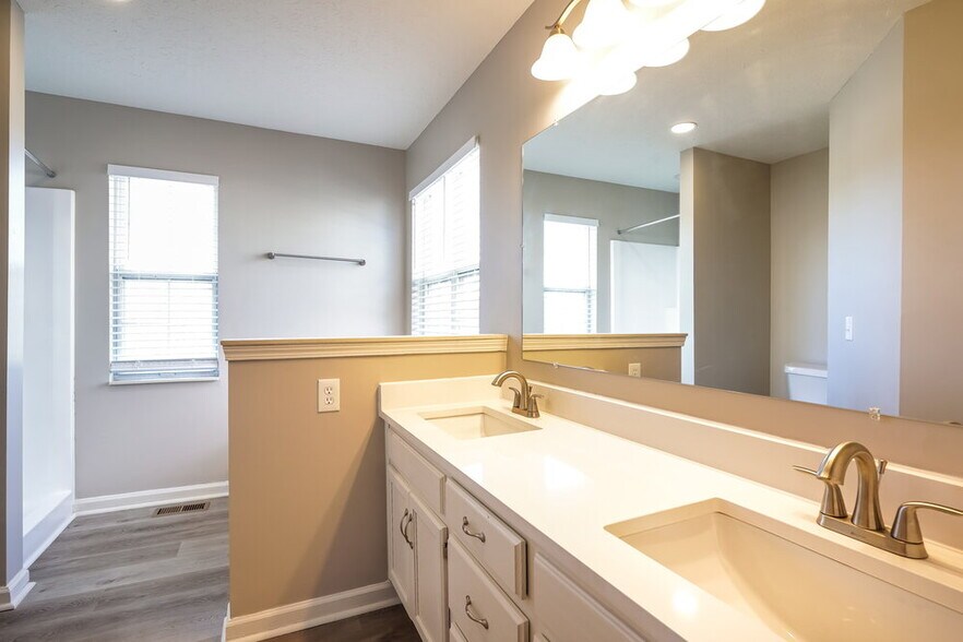 Building Photo - 3106 Creekview Ln