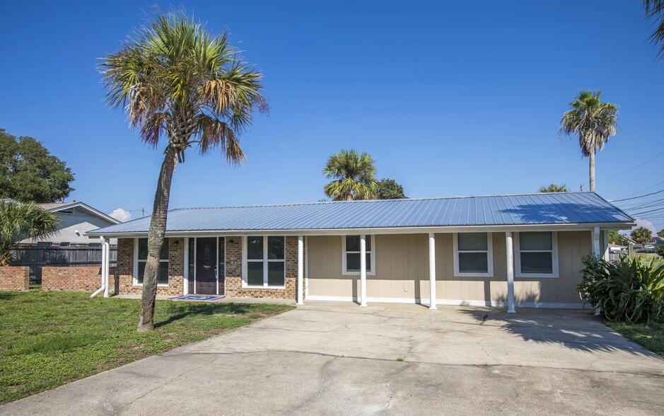 Building Photo - 403 E Gulf Blvd