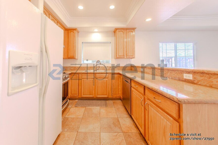 Building Photo - 1360 S White Ave