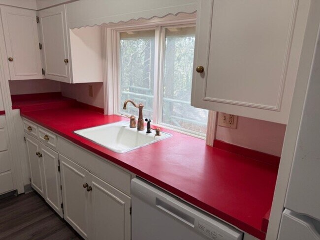 Building Photo - Charming 3-Bedroom Home in the Heart of Twain Harte