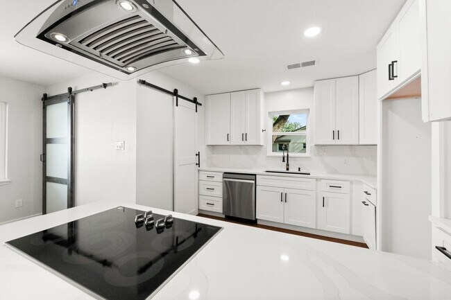 Building Photo - 2535 Southwick St