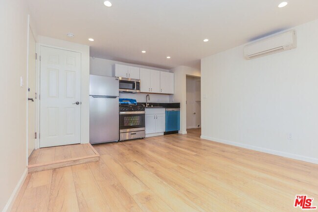 Building Photo - 1855 Euclid St