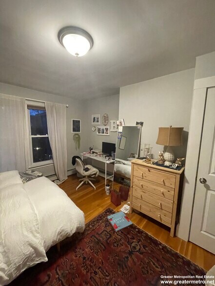 Building Photo - 764 E 8th St