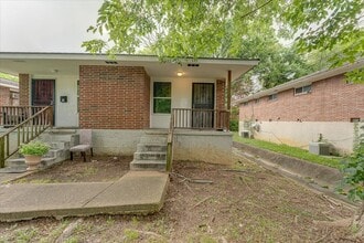 Building Photo - Charming Renovated 2-Bedroom Duplex Near D...