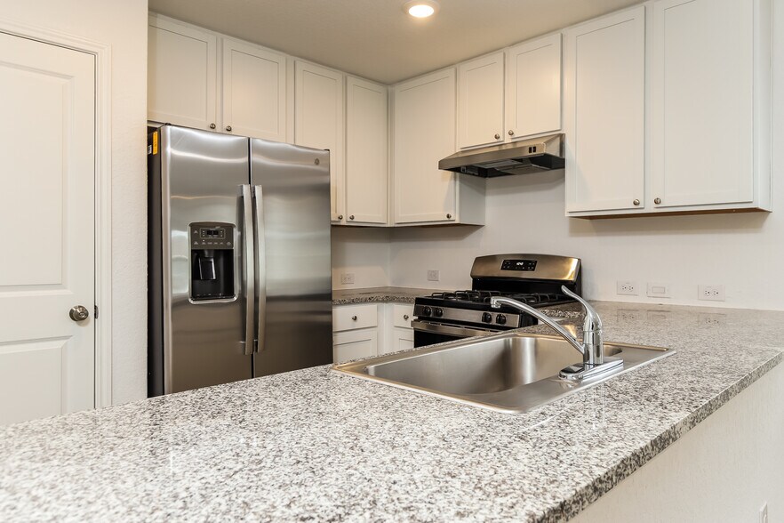 Building Photo - 13906 White Water