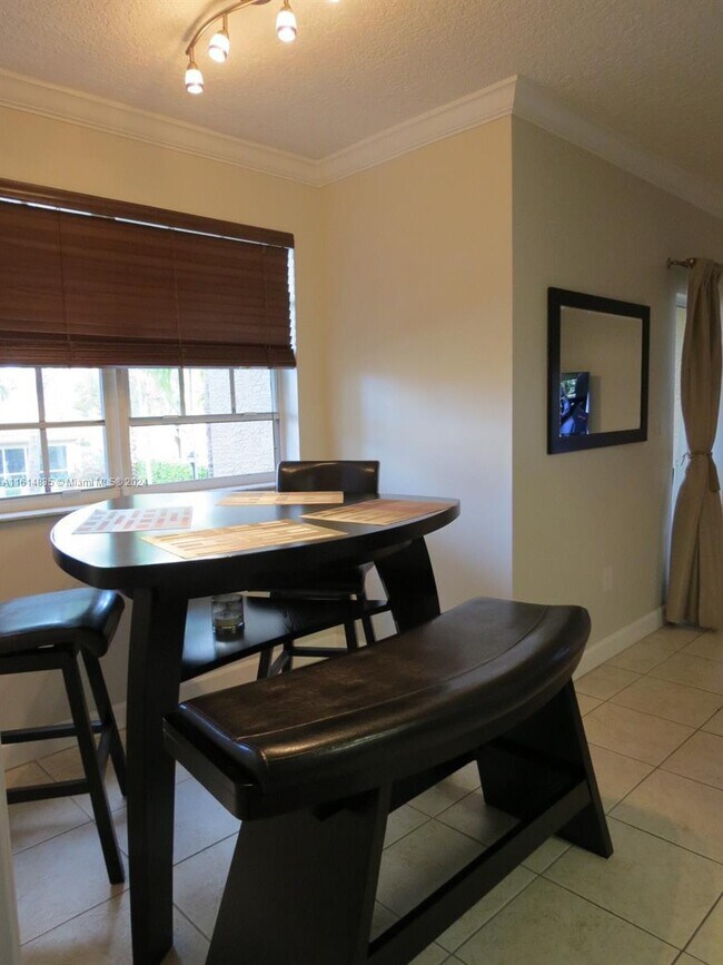 Building Photo - 140 SW 117th Ave