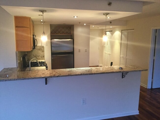 Building Photo - 700 1st St