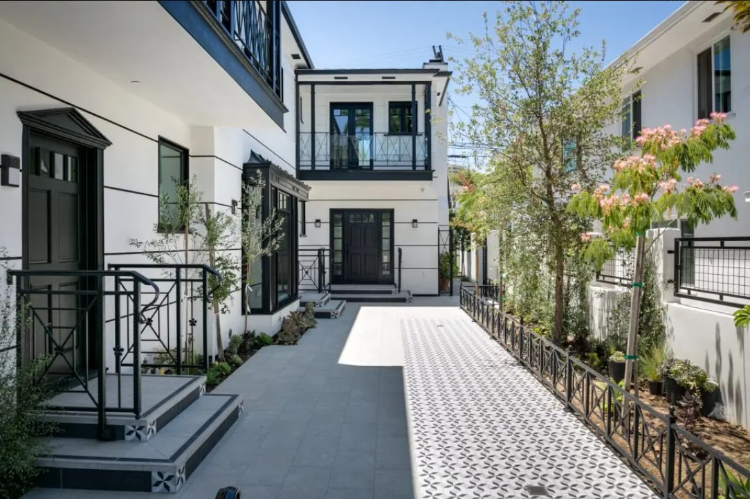 Building Photo - 1307 S Beverly Glen Blvd