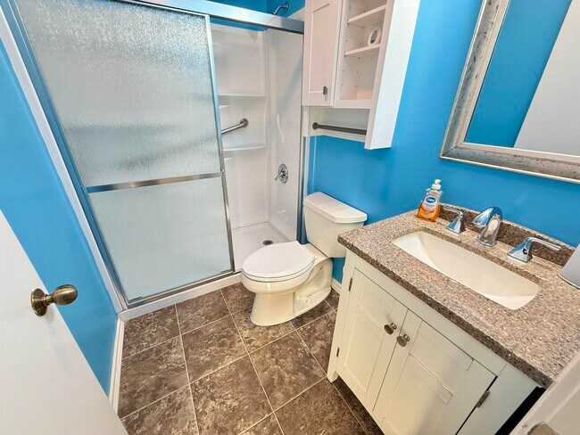 Building Photo - 1025 Plantation Dr W