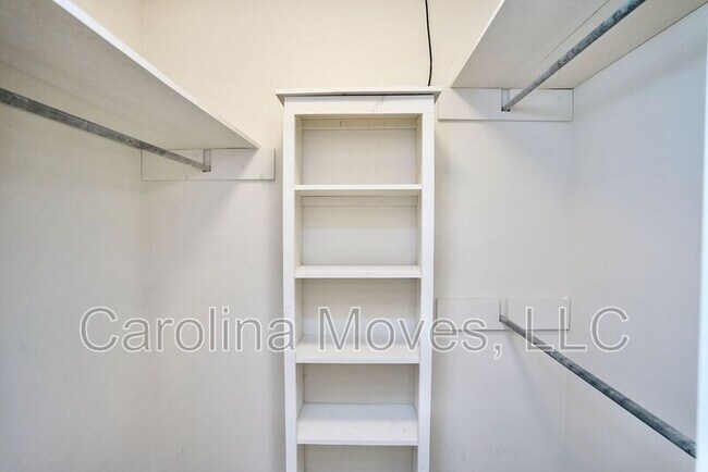 Building Photo - 212 Hardwood Rd
