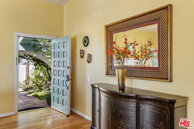 Building Photo - 1336 Bienveneda Ave