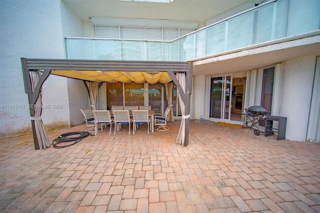 Building Photo - 16445 Collins Ave