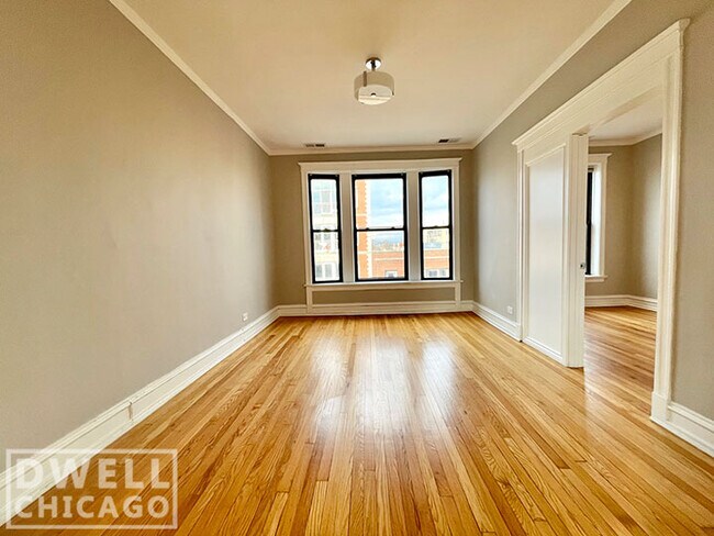 Building Photo - 5143 N Clark St