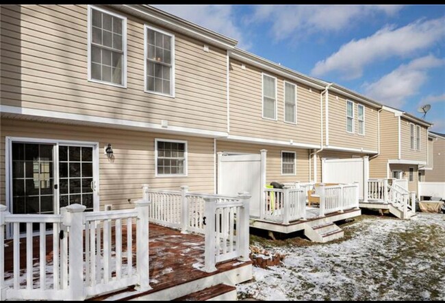 Building Photo - 225 Persimmon Lane