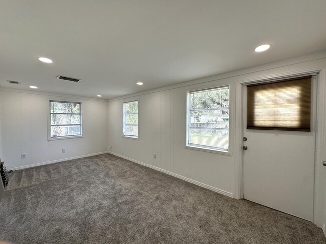 Building Photo - 110 Tyner Dr