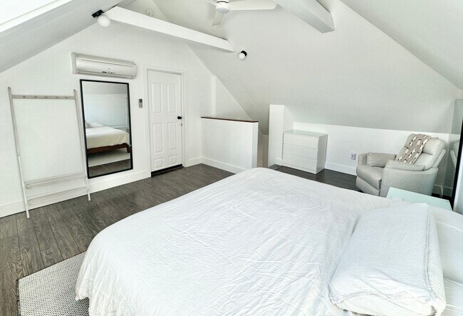 Building Photo - Gorgeous Avenues Remodel!