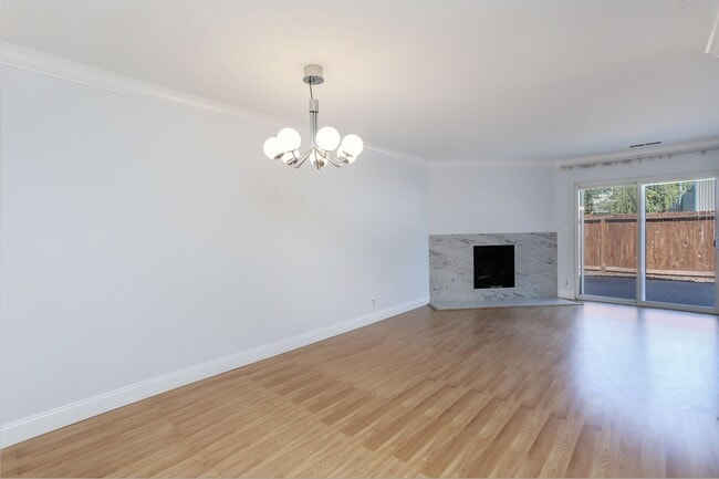 Building Photo - 3 Bed / 2.5 Bath home near Mariners Island...