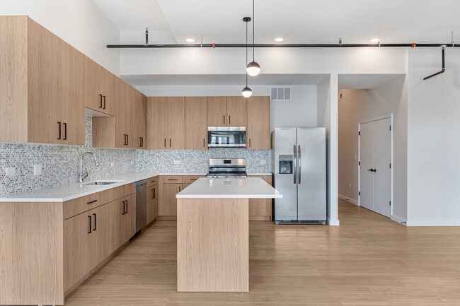 Building Photo - 805 N Milwaukee Ave